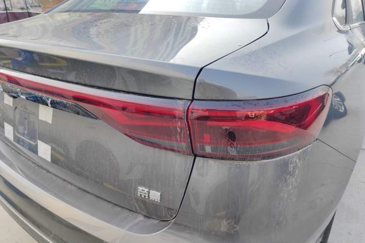 Used Geely Auto Emgrand 2026 Model 4th Generation 4 Millionth Anniversary Edition 1.5L CVT Feiyue Edition Right Rear Taillight