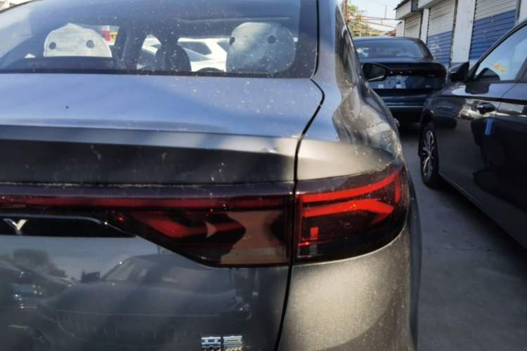 Used Geely Auto Emgrand 2026 Model 4th Generation 4 Millionth Anniversary Edition 1.5L CVT Feiyue Edition Right Rear Taillight