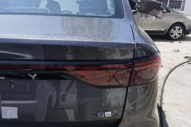 Used Geely Auto Emgrand 2026 Model 4th Generation 4 Millionth Anniversary Edition 1.5L CVT Feiyue Edition Right Rear Taillight