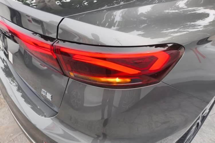 Used Geely Auto Emgrand 2026 Model 4th Generation 4 Millionth Anniversary Edition 1.5L CVT Feiyue Edition Right Rear Taillight