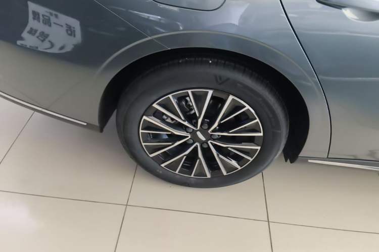 Used Geely Auto Emgrand 2026 Model 5th Generation 1.5T DCT Prestige Edition Right Rear Wheel Hub