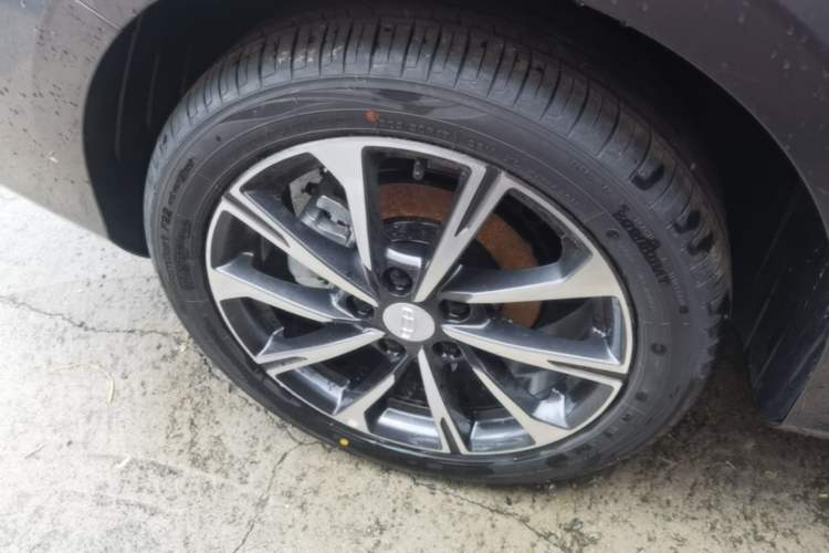 Used Geely Auto Emgrand 2026 Model 4th Generation 4 Millionth Anniversary Edition 1.5L CVT Feiyue Edition Right Rear Wheel Hub