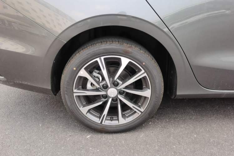 Used Geely Auto Emgrand 2026 Model 4th Generation 4 Millionth Anniversary Edition 1.5L CVT Excellence Edition Right Rear Wheel Hub