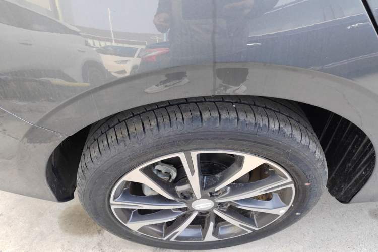 Used Geely Auto Emgrand 2026 Model 4th Generation 4 Millionth Anniversary Edition 1.5L CVT Feiyue Edition Right Rear Wheel Hub