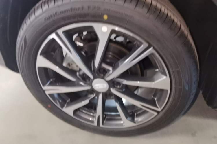 Used Geely Auto Emgrand 2026 Model 4th Generation 4 Millionth Anniversary Edition 1.5L CVT Feiyue Edition Right Rear Wheel Hub