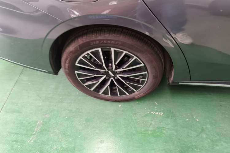 Used Geely Auto Emgrand 2026 Model 5th Generation 1.5T DCT Prestige Edition Right Rear Wheel Hub
