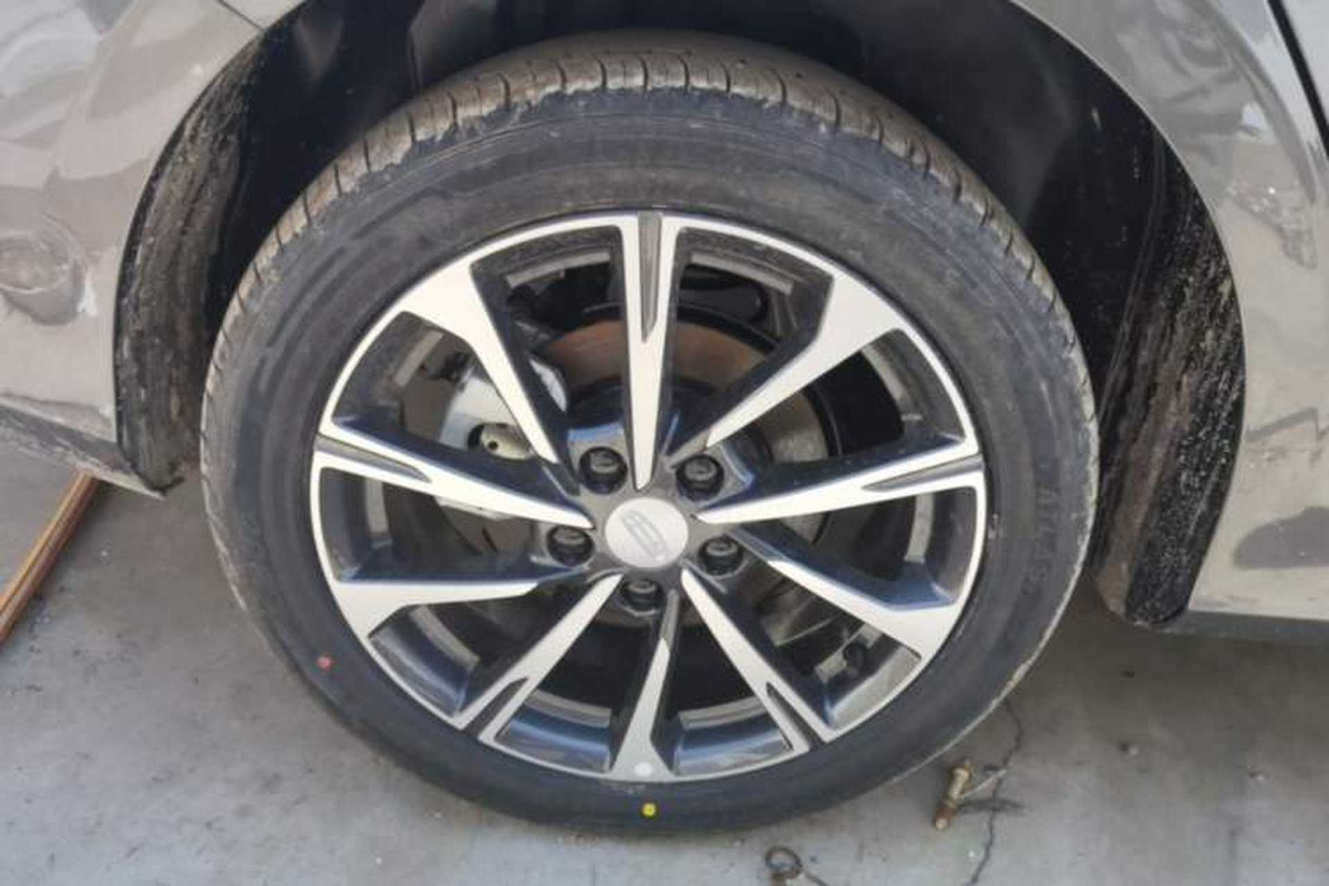Used Geely Auto Emgrand 2026 Model 4th Generation 4 Millionth Anniversary Edition 1.5L CVT Feiyue Edition Right Rear Wheel Hub