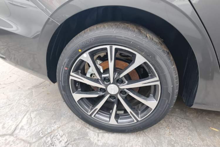 Used Geely Auto Emgrand 2026 Model 4th Generation 4 Millionth Anniversary Edition 1.5L CVT Feiyue Edition Right Rear Wheel Hub