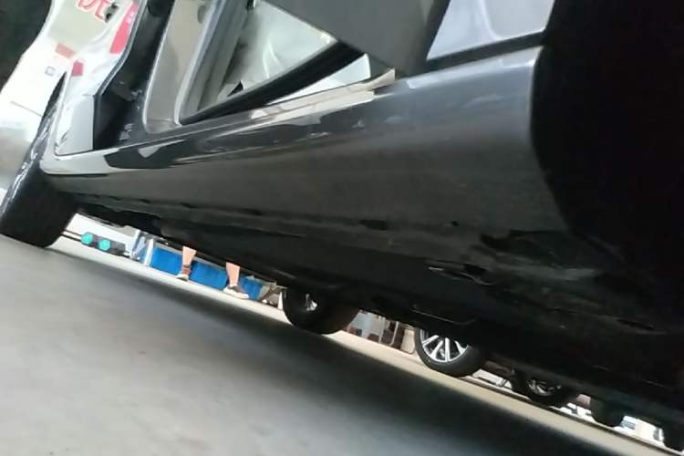Used Geely Auto Emgrand 2026 Model 4th Generation 4 Millionth Anniversary Edition 1.5L CVT Feiyue Edition Right Side Sill