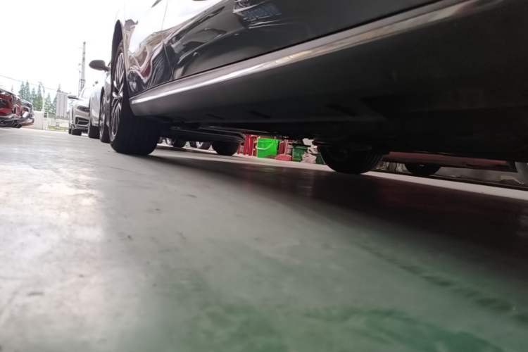 Used Geely Auto Emgrand 2026 Model 5th Generation 1.5T DCT Prestige Edition Right Side Sill