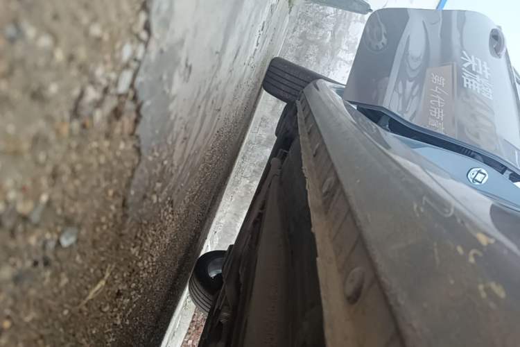 Used Geely Auto Emgrand 2026 Model 4th Generation 4 Millionth Anniversary Edition 1.5L CVT Excellence Edition Right Side Sill