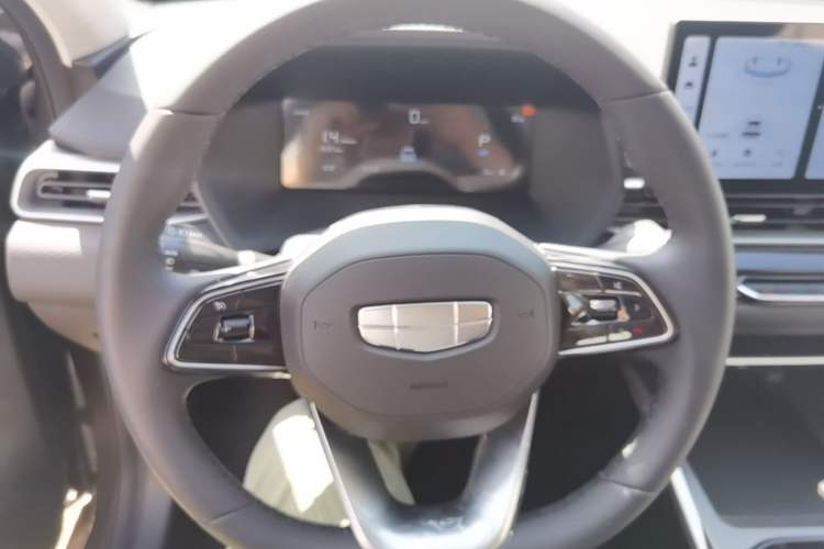 Used Geely Auto Emgrand 2026 Model 4th Generation 4 Millionth Anniversary Edition 1.5L CVT Overdrive Edition Steering Wheel