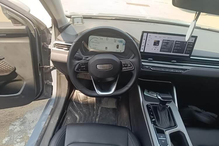 Used Geely Auto Emgrand 2026 Model 4th Generation 4 Millionth Anniversary Edition 1.5L CVT Excellence Edition Steering Wheel
