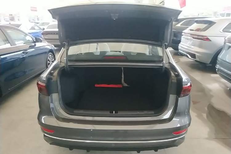 Used Geely Auto Emgrand 2026 Model 4th Generation 4 Millionth Anniversary Edition 1.5L CVT Feiyue Edition Trunk