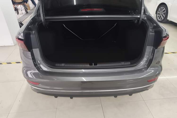 Used Geely Auto Emgrand 2026 Model 4th Generation 4 Millionth Anniversary Edition 1.5L CVT Overdrive Edition Trunk