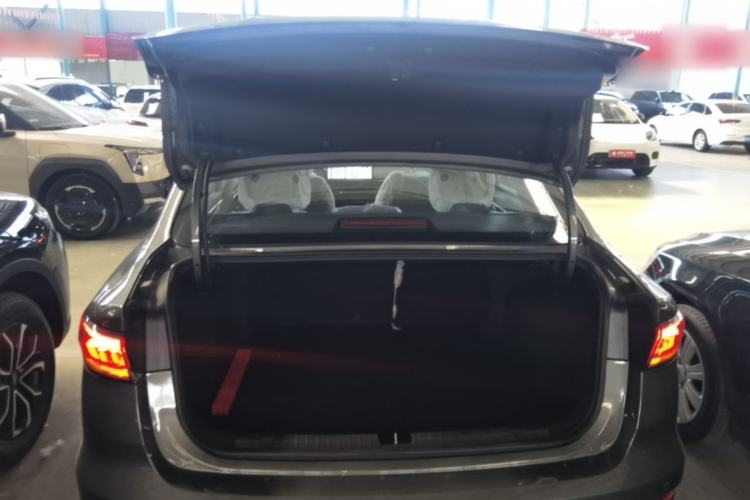 Used Geely Auto Emgrand 2026 Model 4th Generation 4 Millionth Anniversary Edition 1.5L CVT Feiyue Edition Trunk