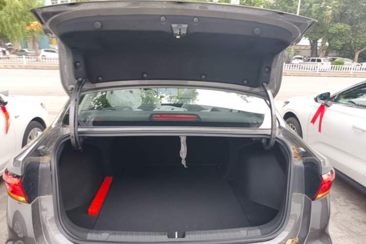 Used Geely Auto Emgrand 2026 Model 4th Generation 4 Millionth Anniversary Edition 1.5L CVT Feiyue Edition Trunk