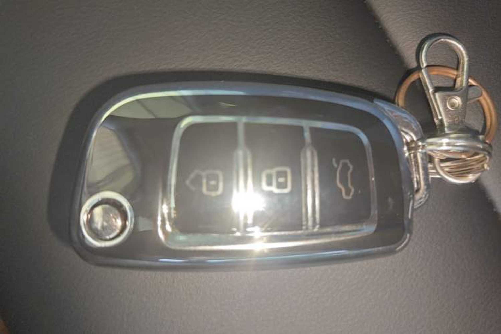Used Geely Auto Emgrand 2026 Model 4th Generation 4 Millionth Anniversary Edition 1.5L Manual Overdrive Edition Vehicle Key