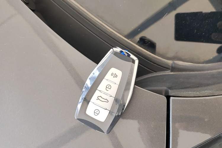Used Geely Auto Emgrand 2026 Model 4th Generation 4 Millionth Anniversary Edition 1.5L CVT Feiyue Edition Vehicle Key