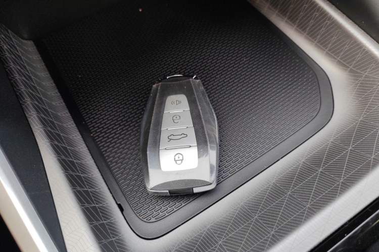 Used Geely Auto Emgrand 2026 Model 4th Generation 4 Millionth Anniversary Edition 1.5L CVT Feiyue Edition Vehicle Key