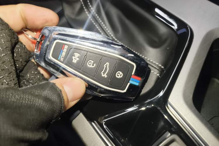 Used Geely Auto Emgrand 2026 Model 4th Generation 4 Millionth Anniversary Edition 1.5L CVT Overdrive Edition Vehicle Key