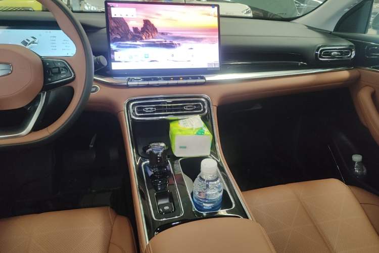 Used Geely Auto Emgrand 2026 Model 5th Generation 1.5T DCT Flagship Edition Audio And AC Panel