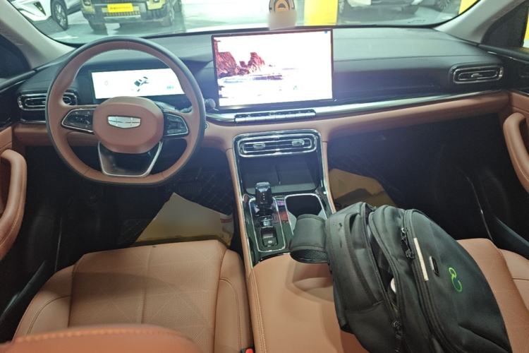Used Geely Auto Emgrand 2026 Model 5th Generation 1.5T DCT Flagship Edition Center Console