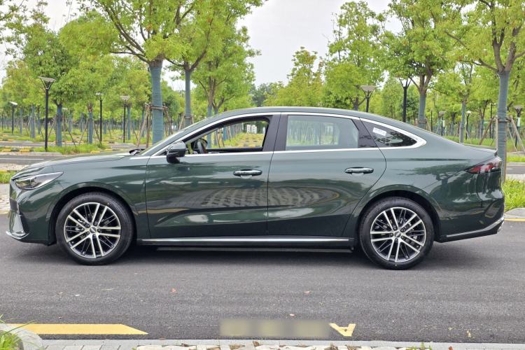 Used Geely Auto Emgrand 2026 Model 5th Generation 1.5T DCT Flagship Edition Exterior 1