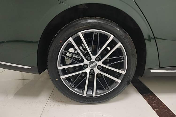Used Geely Auto Emgrand 2026 Model 5th Generation 1.5T DCT Flagship Edition Exterior 5