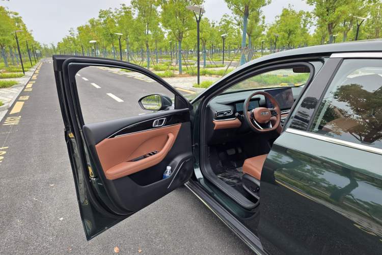 Used Geely Auto Emgrand 2026 Model 5th Generation 1.5T DCT Flagship Edition Interior 4