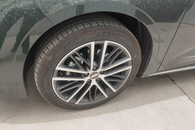 Used Geely Auto Emgrand 2026 Model 5th Generation 1.5T DCT Flagship Edition Left Front Wheel Hub