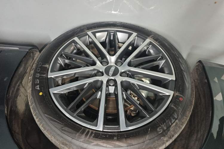 Used Geely Auto Emgrand 2026 Model 5th Generation 1.5T DCT Flagship Edition Left Front Wheel Hub