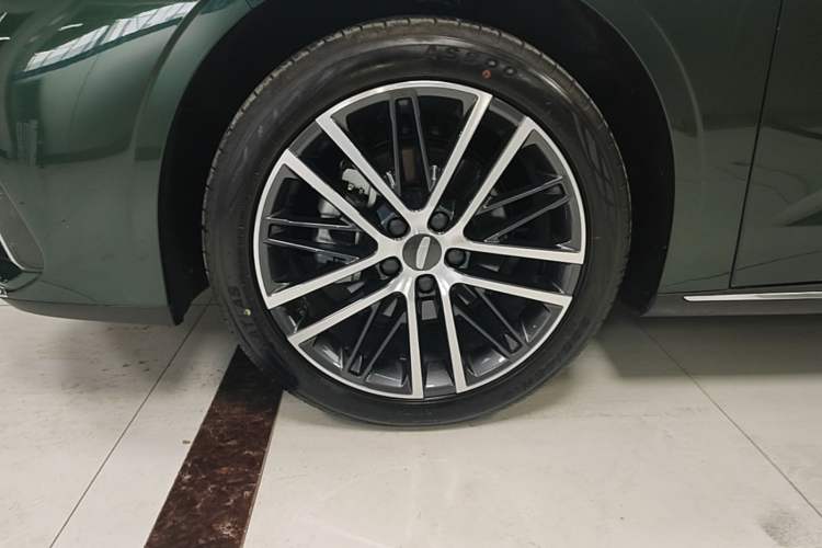 Used Geely Auto Emgrand 2026 Model 5th Generation 1.5T DCT Flagship Edition Left Front Wheel Hub