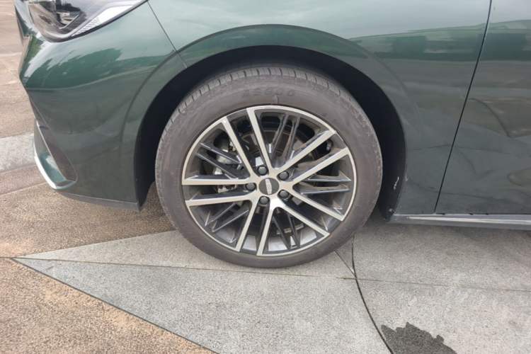 Used Geely Auto Emgrand 2026 Model 5th Generation 1.5T DCT Flagship Edition Left Front Wheel Hub