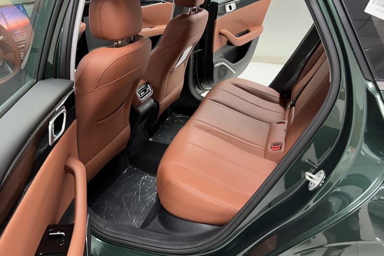 Used Geely Auto Emgrand 2026 Model 5th Generation 1.5T DCT Flagship Edition Left Rear Seat