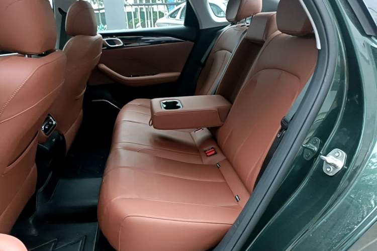 Used Geely Auto Emgrand 2026 Model 5th Generation 1.5T DCT Flagship Edition Left Rear Seat