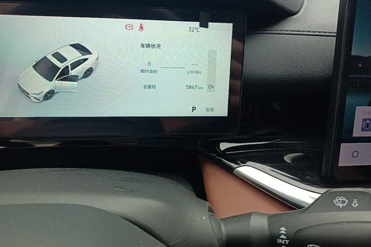 Used Geely Auto Emgrand 2026 Model 5th Generation 1.5T DCT Flagship Edition Odometer Close Up