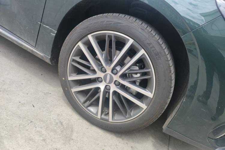 Used Geely Auto Emgrand 2026 Model 5th Generation 1.5T DCT Flagship Edition Right Front Wheel Hub