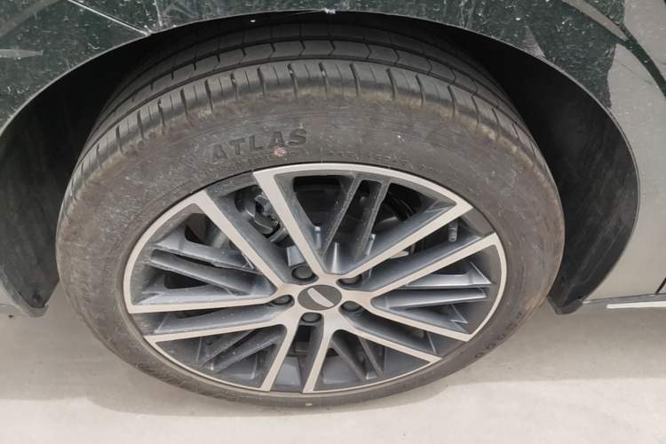 Used Geely Auto Emgrand 2026 Model 5th Generation 1.5T DCT Flagship Edition Right Rear Wheel Hub