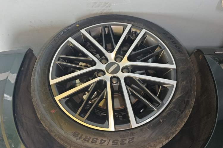Used Geely Auto Emgrand 2026 Model 5th Generation 1.5T DCT Flagship Edition Right Rear Wheel Hub