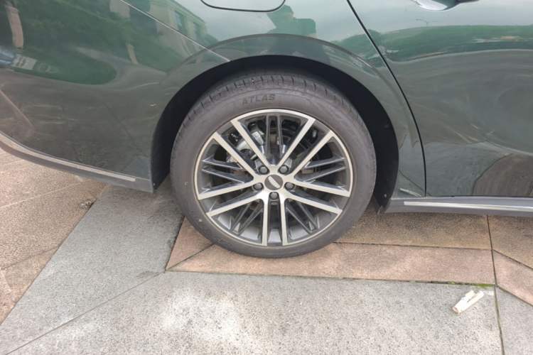 Used Geely Auto Emgrand 2026 Model 5th Generation 1.5T DCT Flagship Edition Right Rear Wheel Hub