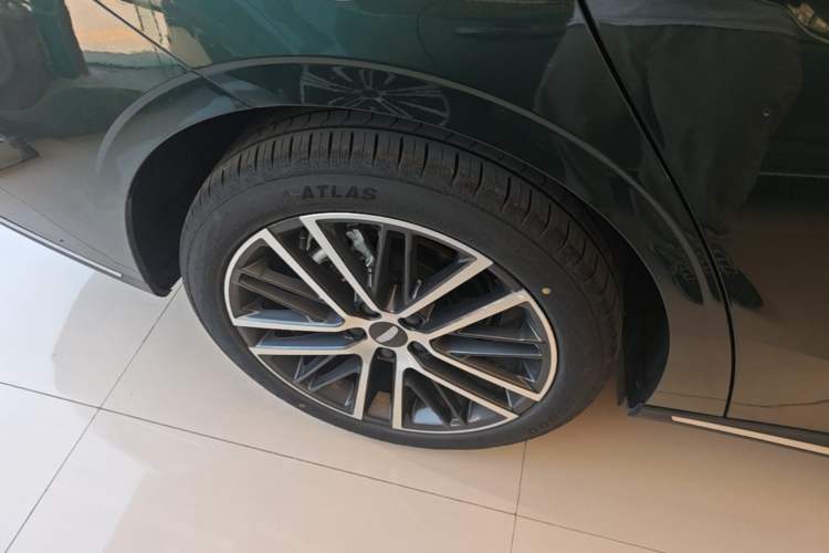 Used Geely Auto Emgrand 2026 Model 5th Generation 1.5T DCT Flagship Edition Right Rear Wheel Hub