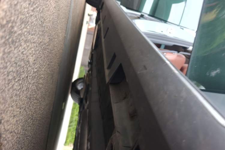 Used Geely Auto Emgrand 2026 Model 5th Generation 1.5T DCT Flagship Edition Right Side Sill