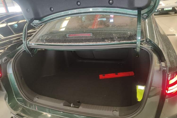 Used Geely Auto Emgrand 2026 Model 5th Generation 1.5T DCT Flagship Edition Trunk