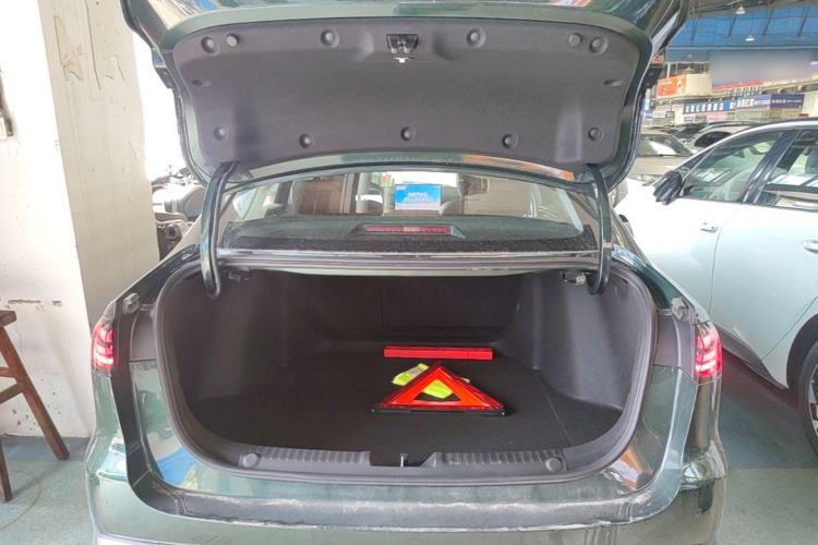Used Geely Auto Emgrand 2026 Model 5th Generation 1.5T DCT Flagship Edition Trunk