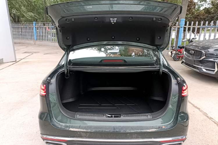 Used Geely Auto Emgrand 2026 Model 5th Generation 1.5T DCT Flagship Edition Trunk
