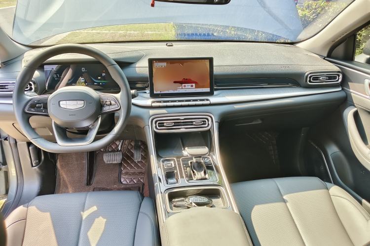 Used Geely Auto Emgrand 2026 Model 5th Generation 1.5L CVT Luxury Edition Center Console