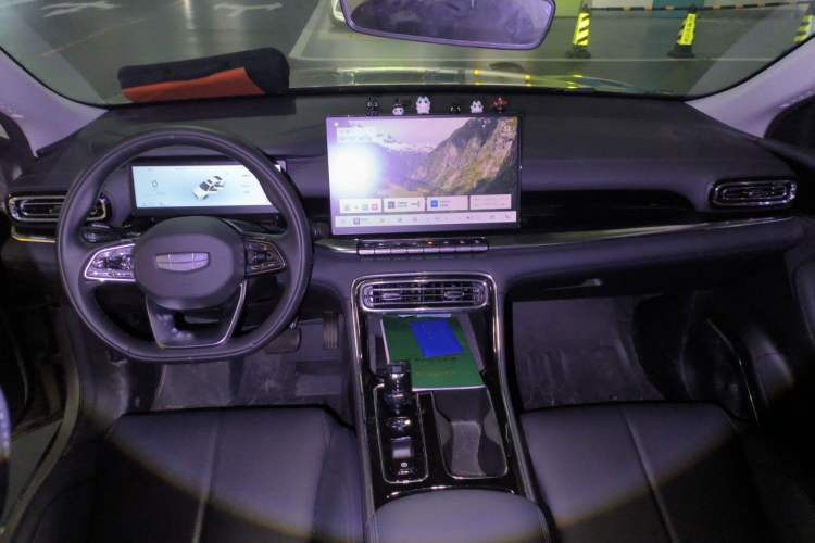 Used Geely Auto Emgrand 2026 Model 5th Generation 1.5T DCT Prestige Edition Center Console