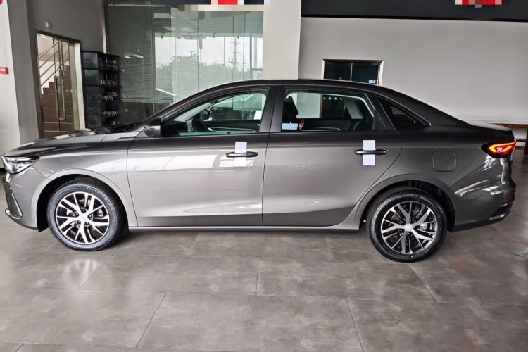 Used Geely Auto Emgrand 2026 Model 4th Generation 4 Millionth Anniversary Edition 1.5L CVT Overdrive Edition Exterior 3