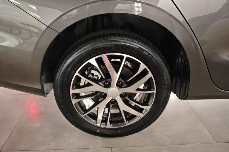 Used Geely Auto Emgrand 2026 Model 4th Generation 4 Millionth Anniversary Edition 1.5L CVT Overdrive Edition Exterior 8